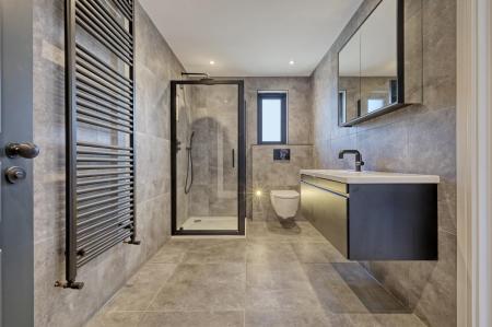 Jack & Jill En-Suite