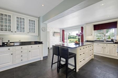 Kitchen/Breakfast Room