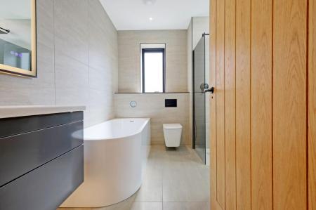 En-Suite Bathroom