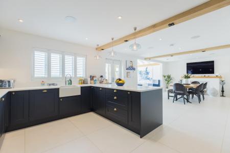 Kitchen/Breakfast & Family Room