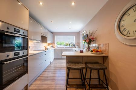 Kitchen/Breakfast Room