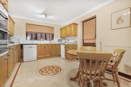 Kitchen/Breakfast Room