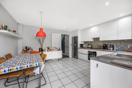 kitchen..jpg