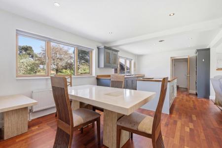 Kitchen/Breakfast Room