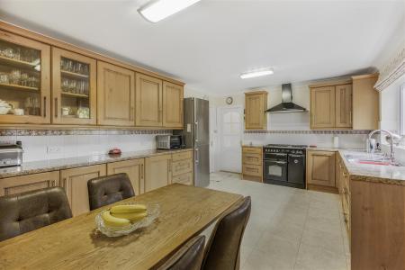 Kitchen / Breakfast Room