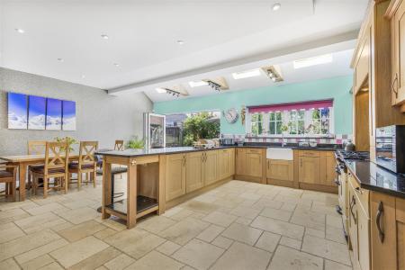 Kitchen/Dining Room