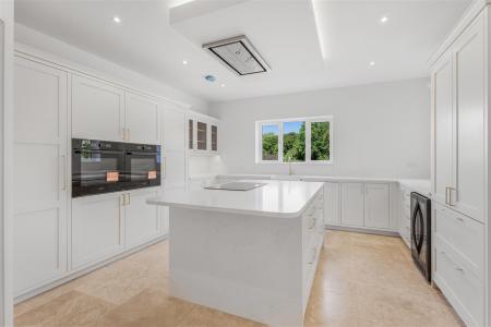 Kitchen / Breakfast Area