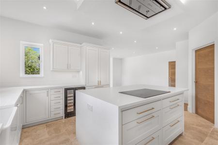 Kitchen / Breakfast Area