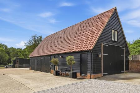 Detached Barn & Annexe