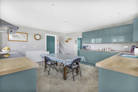 Kitchen/Dining Area