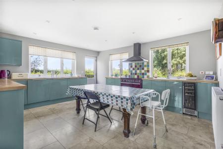Kitchen/Dining Area
