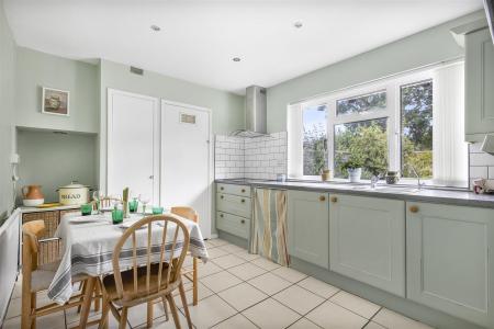 Ktichen/Dining Room