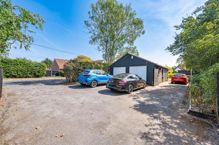 Double Garage/Games Room