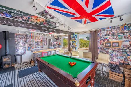 Games Room With Bar