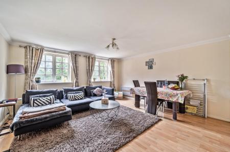 1291129-4-682f5ed...