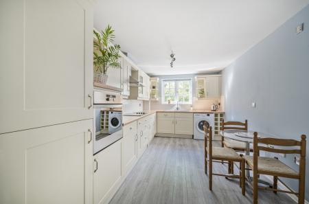 1321454-9-686e333...