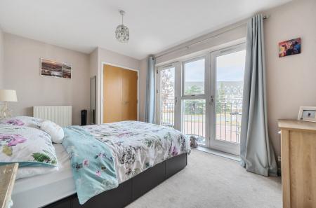 1341637-9-68a5929...