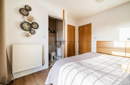 1381868-11-691b42...