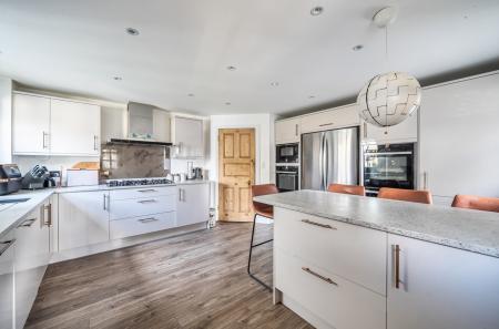 1411328-3-698f730...