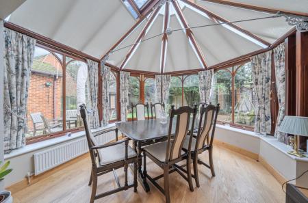 1385387-2-6932fab...