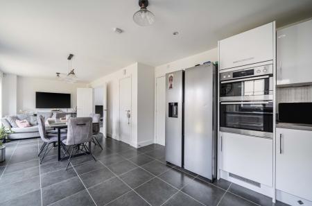 1437716-27-69cd5a...