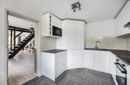 1335129-10-689a3e...