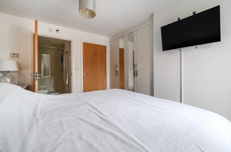 1349062-5-68ca779...