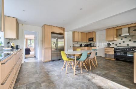 1360315-4-68da9c5...