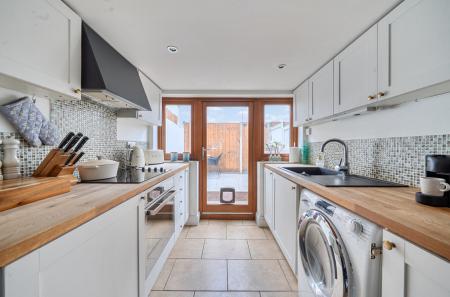 1406063-7-698234d...