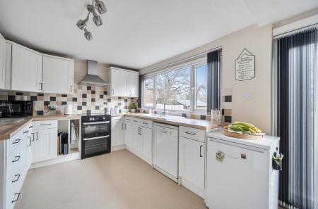 1417387-18-699c28...