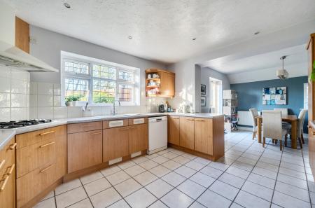 1426214-4-69baea8...