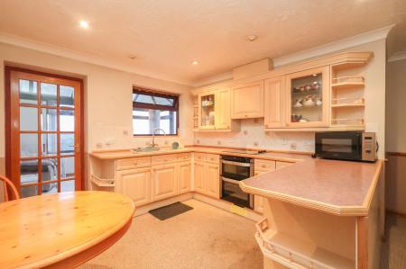 Kitchen/Breakfast Room