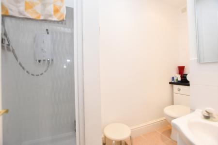 Flat 1 Bathroom