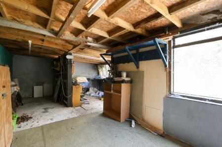 Garage/Workshop