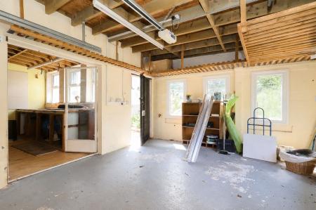 Garage/Workshop