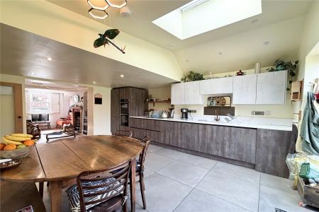Kitchen/Dining