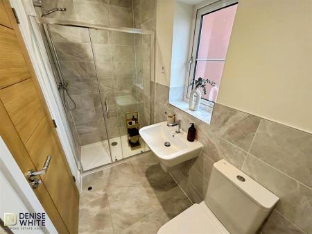 Bedroom One Ensuite