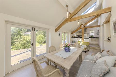 Open Plan Kitchen with Dining Area