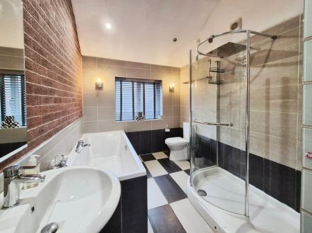 En-suite Bathroom