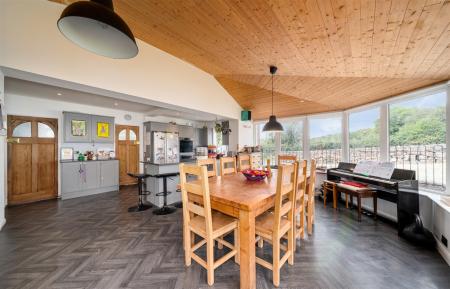 Living Dining Area