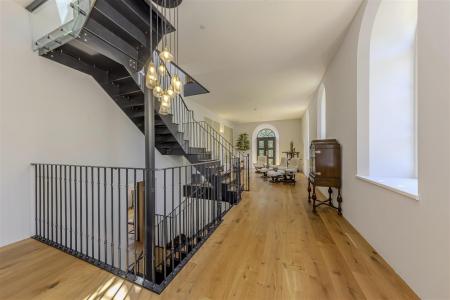 Middle Floor