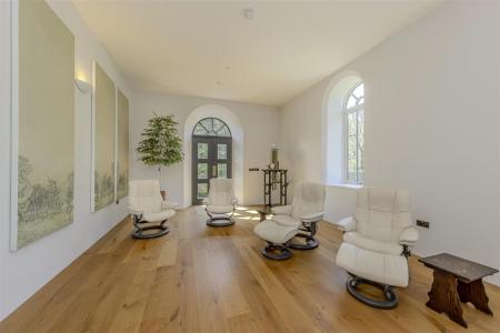 Middle Floor Living Area