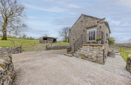 Piggledy Cross Barn