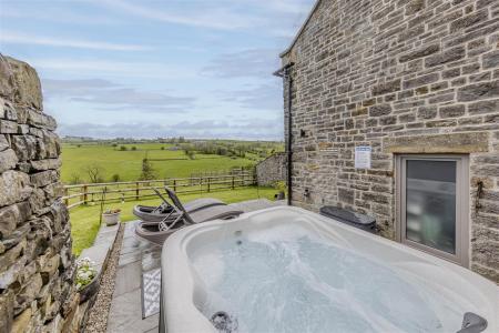 Annexe Hot Tub
