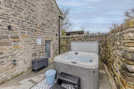 Annexe Hot Tub