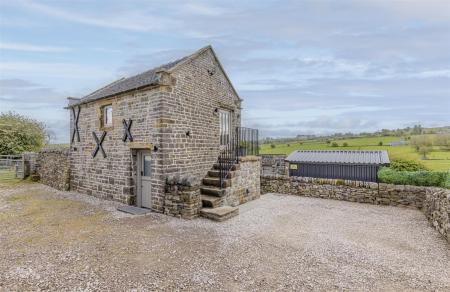 Piggledy Cross Barn