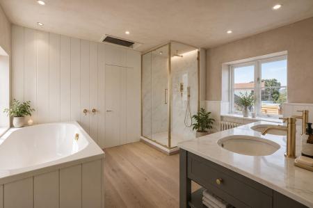 En-Suite Bathroom