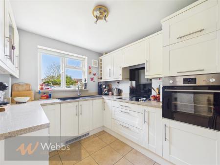 Kitchen 2.jpg
