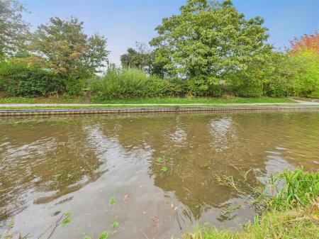 CAM02453G0-PR0195-STILL016.jpg
