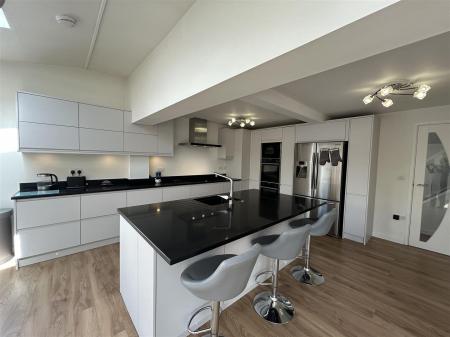 KITCHEN/DINING/FAMILY ROOM